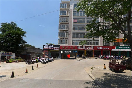 龙城华庭3室2厅1卫143㎡精装带车库